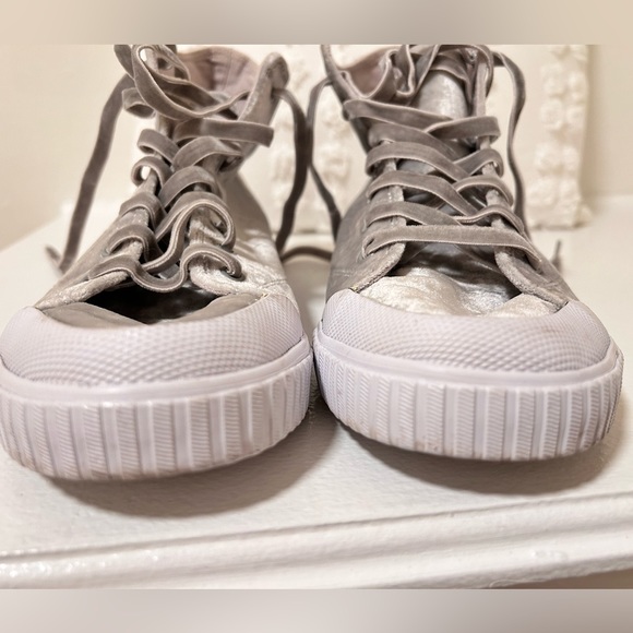 Rare TRETORN Grey Velvet High Tops ladies size 9. - Picture 10 of 12